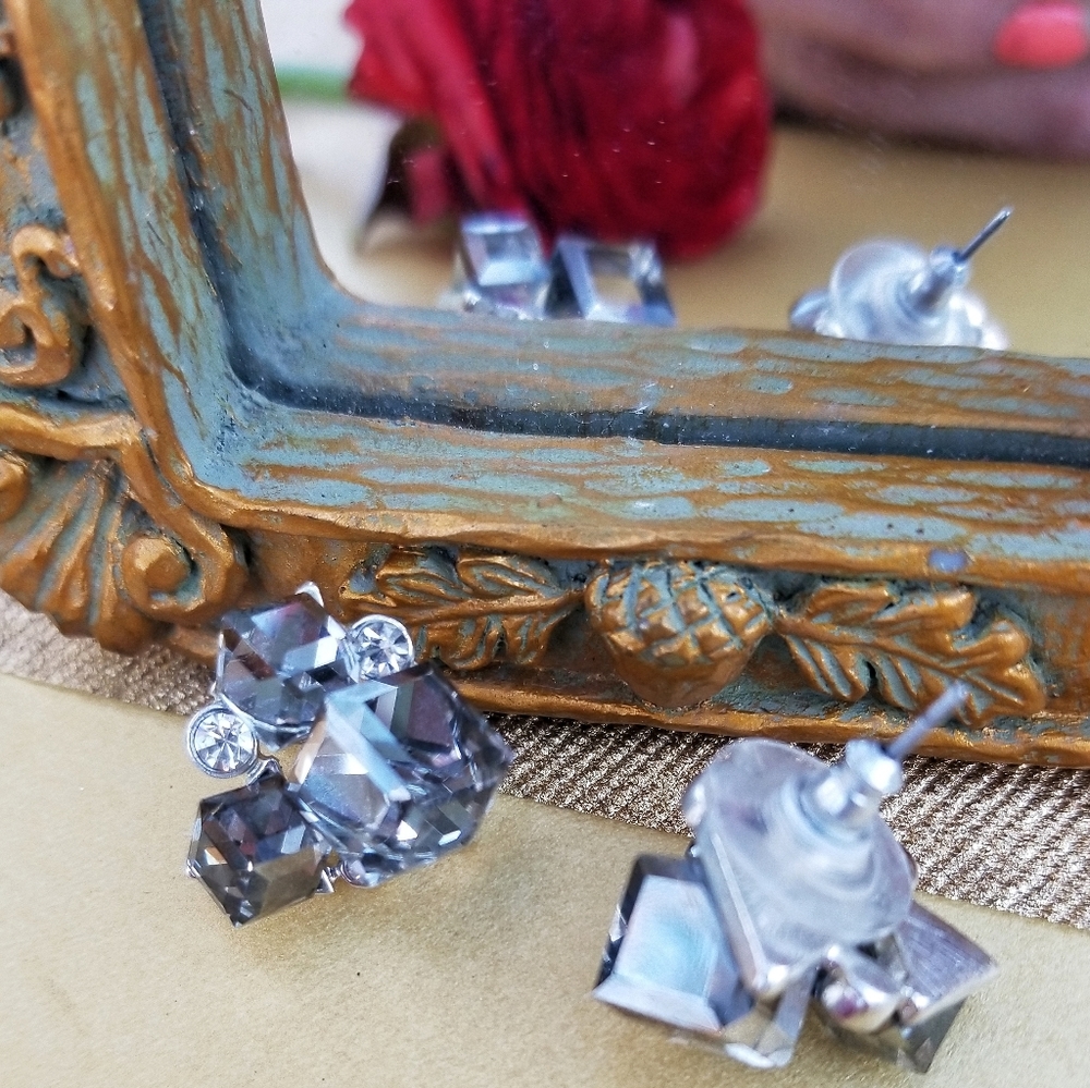 GEOMETRIC CRYSTAL STUD EARRINGS